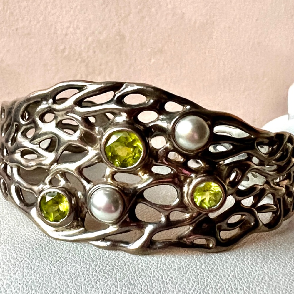 HAGIT GORALI ISRAEL 925 Sterling Silver Cultured Pearl Peridot Organic Bracelet